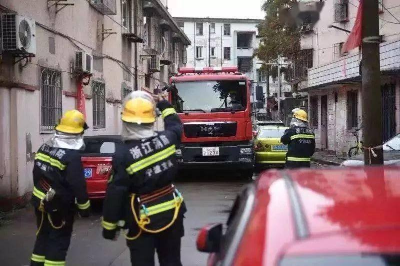 小区消防通道禁止停车的通知！_消防车